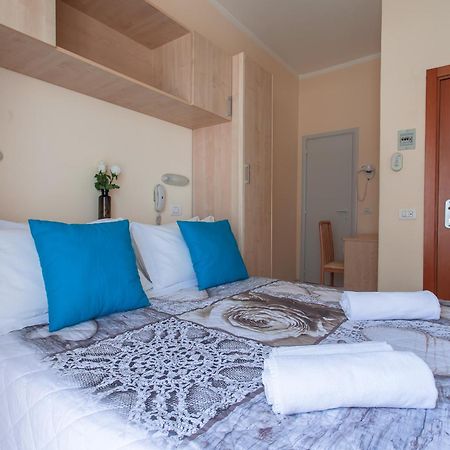 Hotel Giove Dipendenza Hotel Fiamma Cesenatico Habitación foto